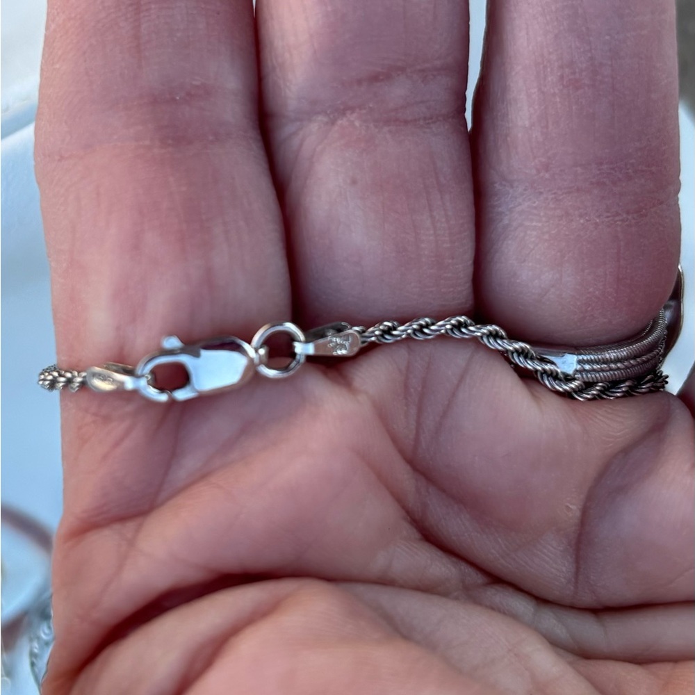 Elegant Silver Teardrop Pendant Necklace - Picture 3 of 5